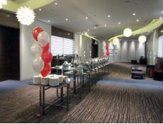 Helium Balloon Floor Arrangements | Metallic Red & White Balloons
Crown Function Rooms Burswood | www.CorporateRewards.com.au